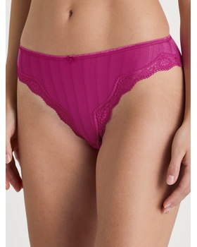 Slip mit Spitzenrändern